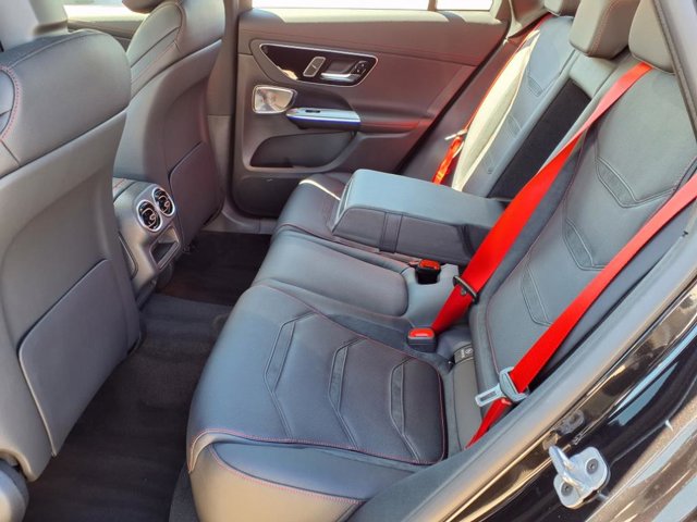 Vehicle image 19 of 25