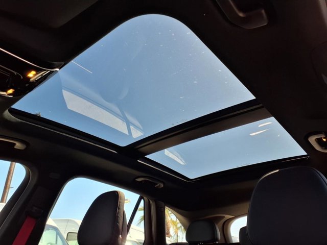 Vehicle image 16 of 25