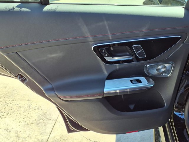 Vehicle image 18 of 25