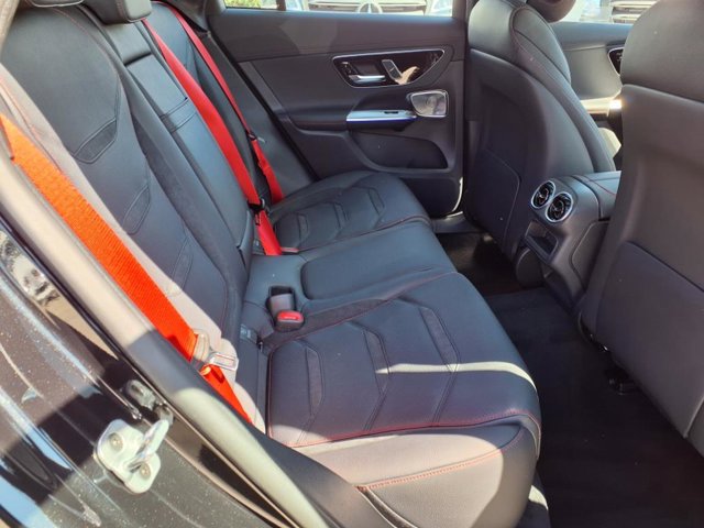 Vehicle image 21 of 25