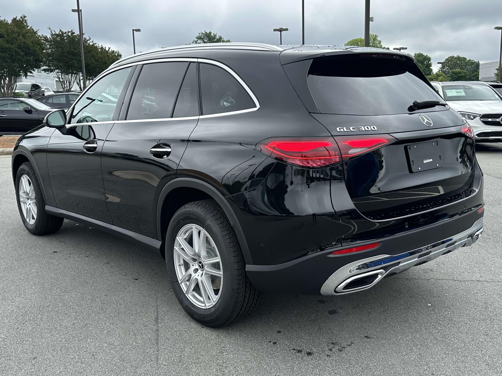 Vehicle image 4 of 22