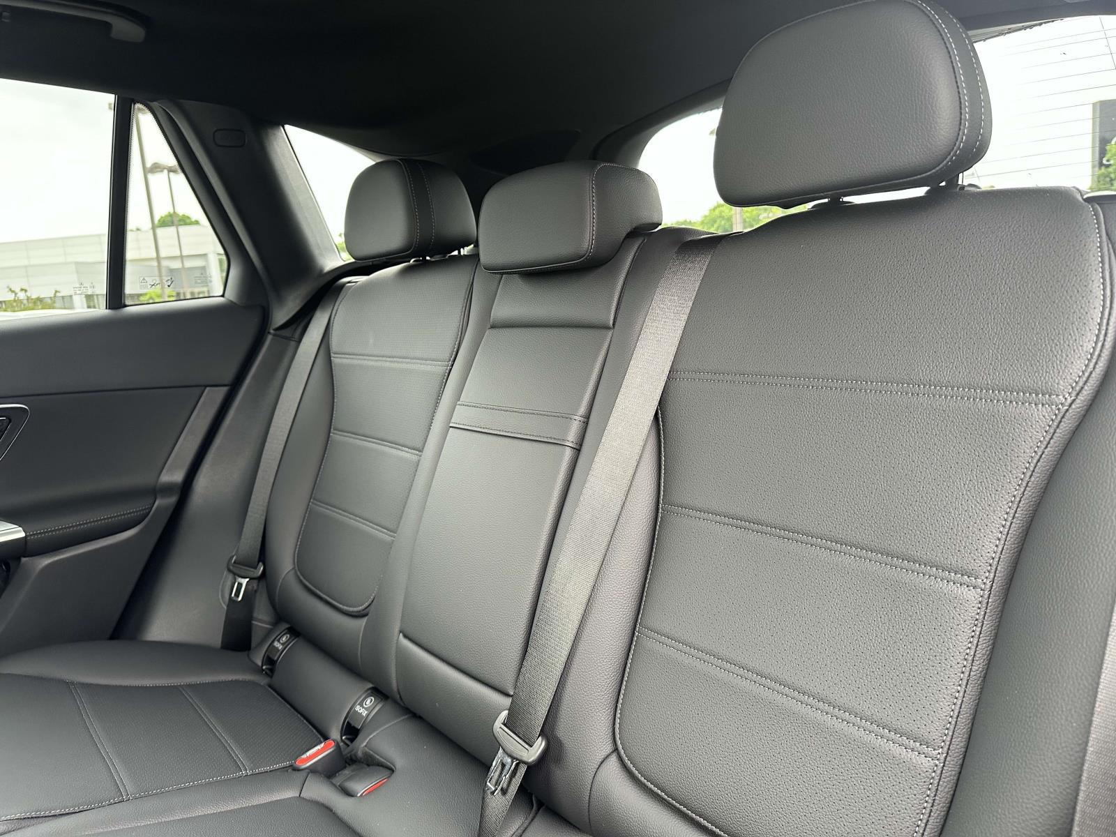 Vehicle image 7 of 22