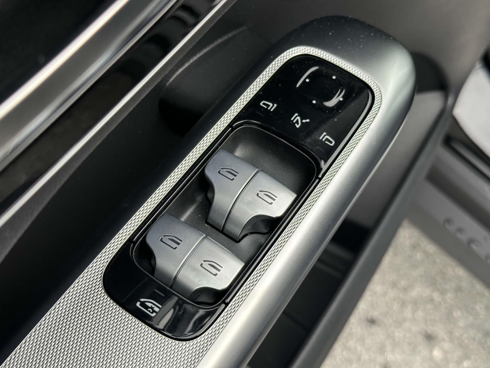 Vehicle image 12 of 22