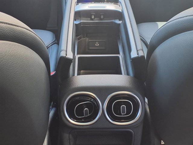2025 Mercedes-Benz GLC 300 Image 18 of 22