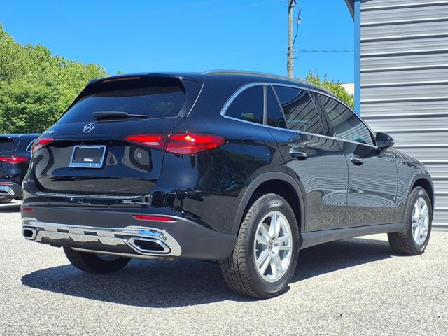 2025 Mercedes-Benz GLC 300 Image 3 of 22