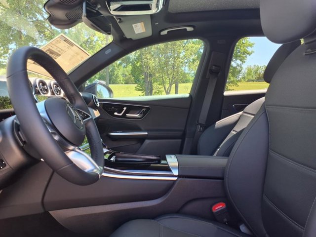 2025 Mercedes-Benz GLC 300 Image 9 of 22