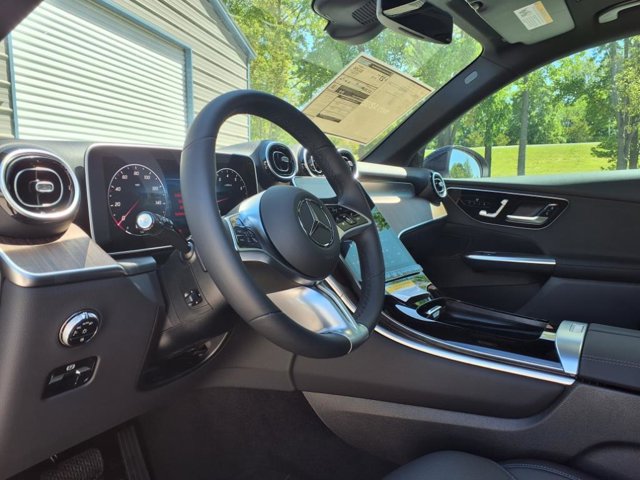 2025 Mercedes-Benz GLC 300 Image 8 of 22