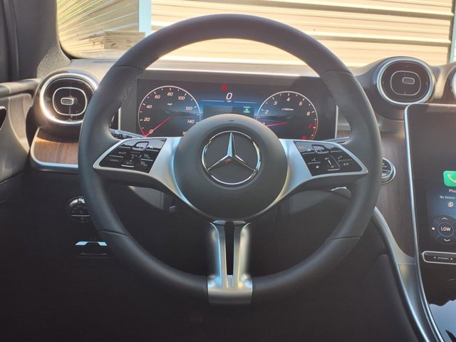 2025 Mercedes-Benz GLC 300 Image 12 of 22