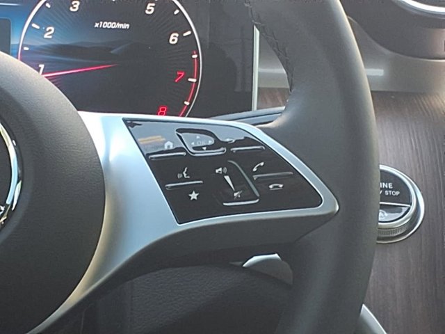 2025 Mercedes-Benz GLC 300 Image 14 of 22