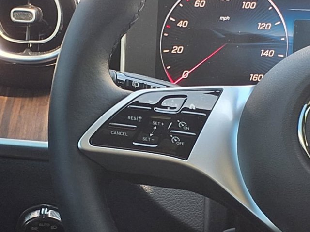 2025 Mercedes-Benz GLC 300 Image 13 of 22