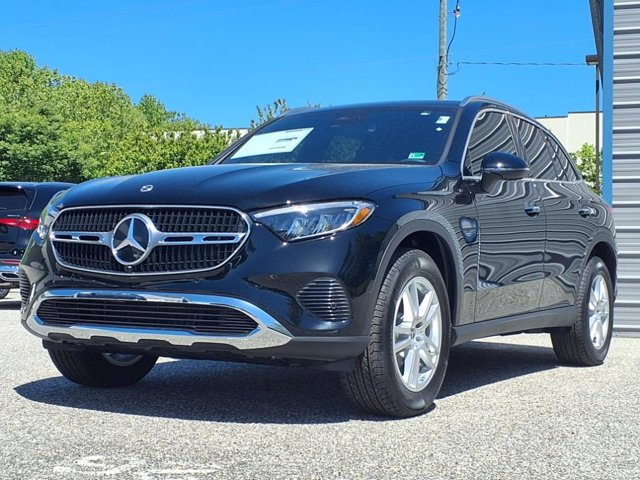 2025 Mercedes-Benz GLC 300 Image 1 of 22
