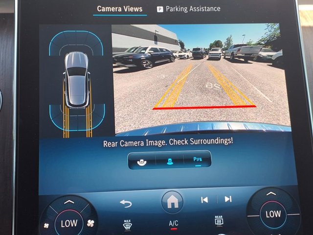 2025 Mercedes-Benz GLC 300 Image 16 of 22