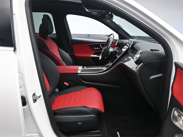 2025 Mercedes-Benz GLC 300 Image 32 of 52