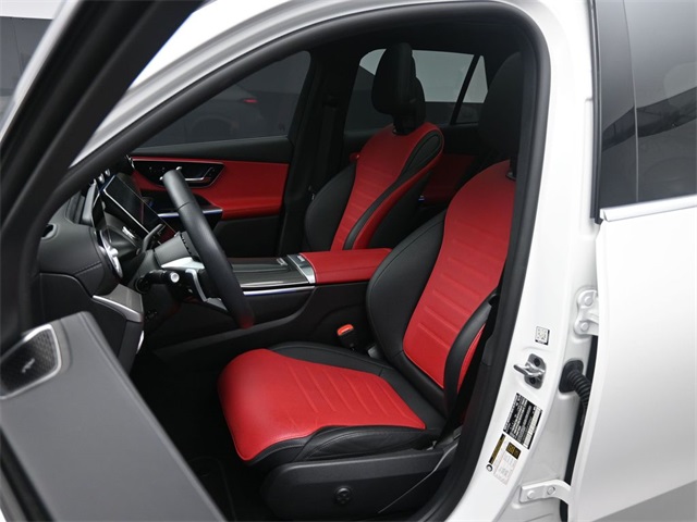 2025 Mercedes-Benz GLC 300 Image 31 of 52