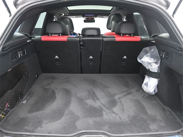 2025 Mercedes-Benz GLC 300 Image 28 of 52