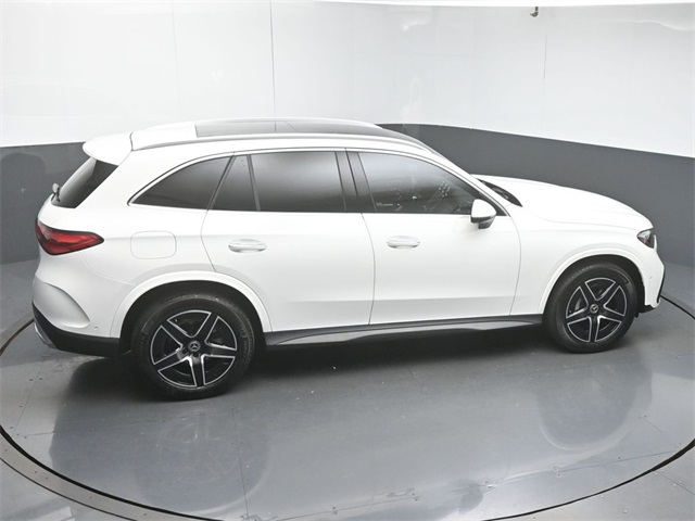 2025 Mercedes-Benz GLC 300 Image 15 of 52
