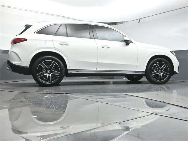 2025 Mercedes-Benz GLC 300 Image 14 of 52