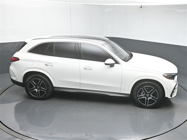 2025 Mercedes-Benz GLC 300 Image 10 of 52