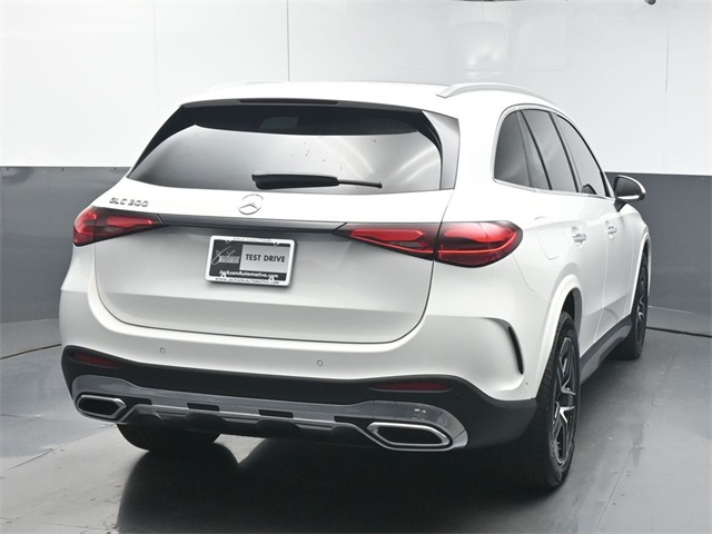 2025 Mercedes-Benz GLC 300 Image 16 of 52