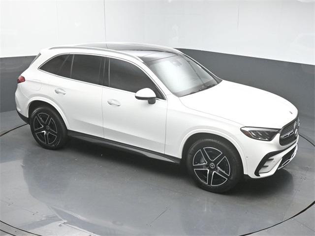 2025 Mercedes-Benz GLC 300 Image 8 of 52