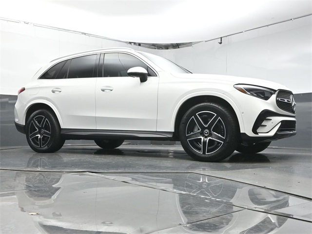 2025 Mercedes-Benz GLC 300 Image 13 of 52
