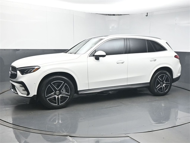 2025 Mercedes-Benz GLC 300 Image 2 of 52
