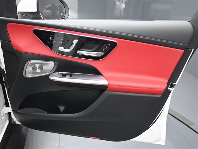 2025 Mercedes-Benz GLC 300 Image 44 of 52