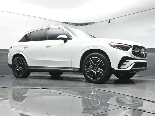 2025 Mercedes-Benz GLC 300 Image 7 of 52