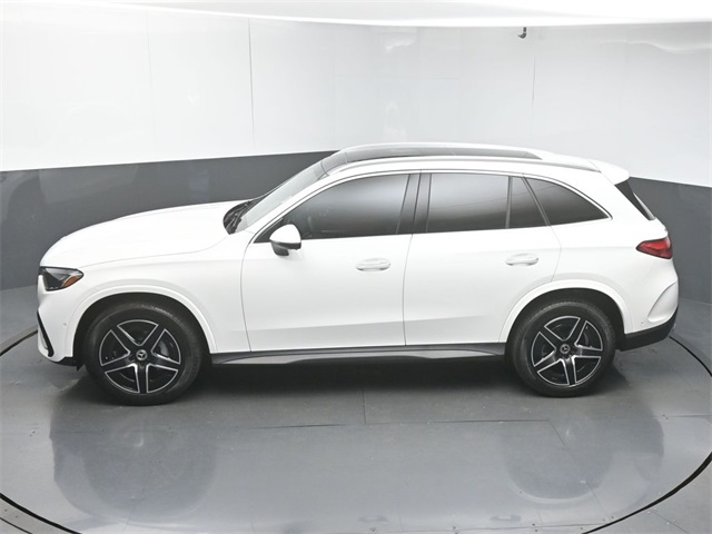 2025 Mercedes-Benz GLC 300 Image 24 of 52