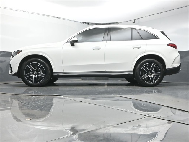 2025 Mercedes-Benz GLC 300 Image 26 of 52