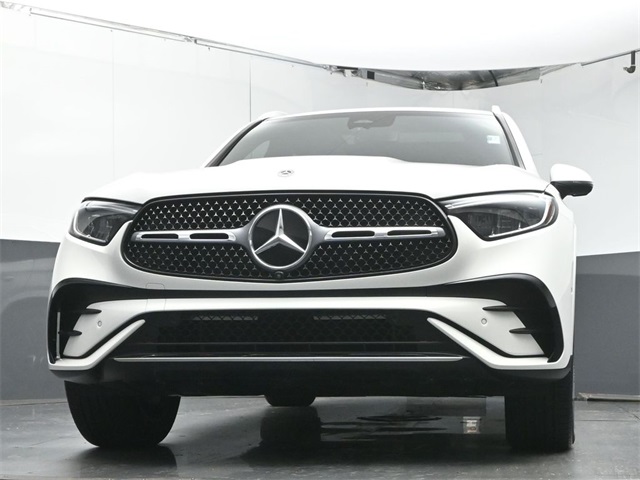 2025 Mercedes-Benz GLC 300 Image 4 of 52