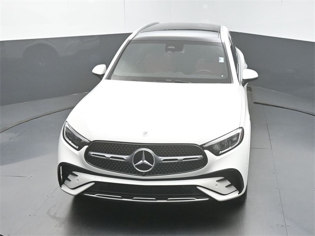 2025 Mercedes-Benz GLC 300 Image 3 of 52