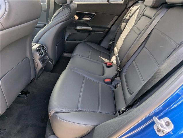 Vehicle image 16 of 18
