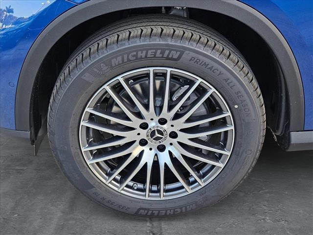 Vehicle image 10 of 17