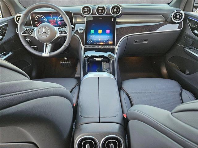 Vehicle image 14 of 17