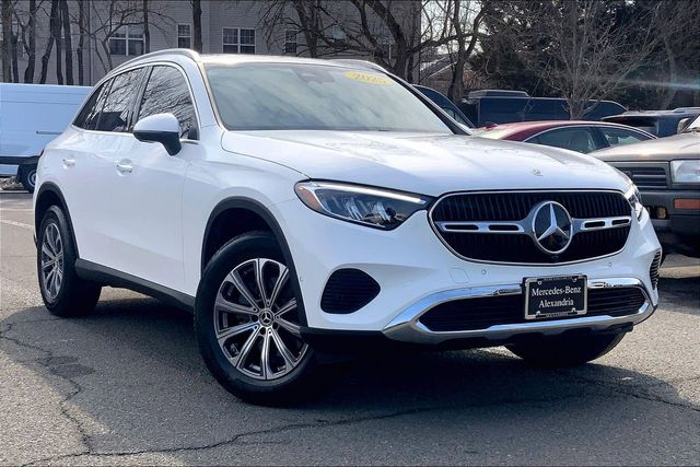 2025 Mercedes-Benz GLC 300 Image 1 of 30