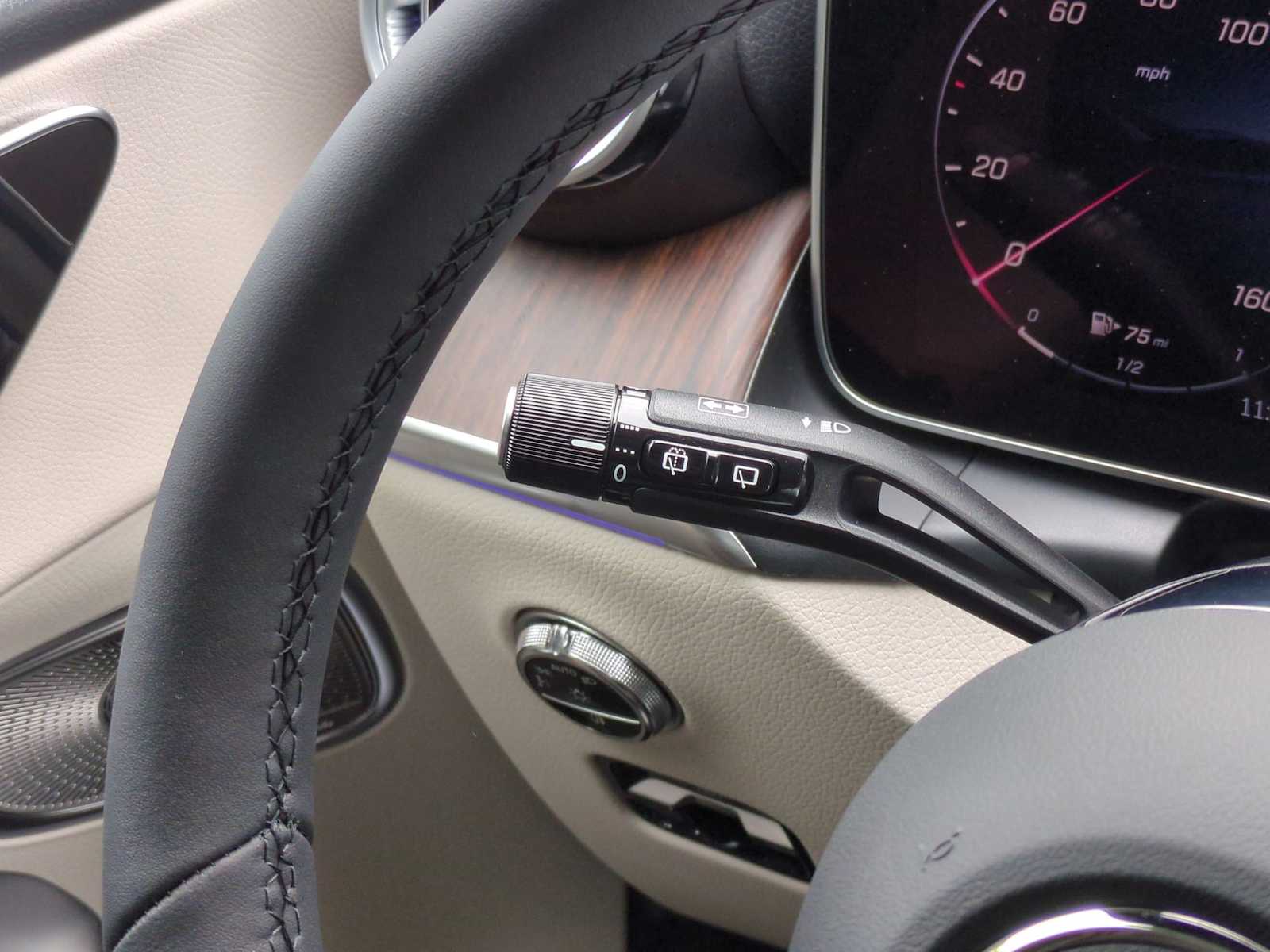 Vehicle image 32 of 38