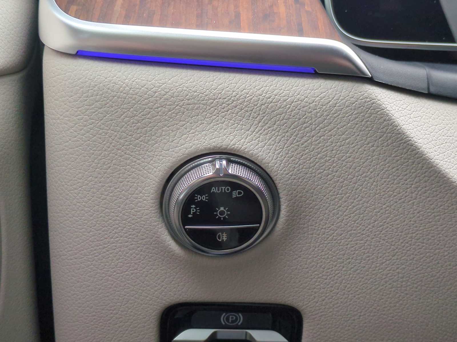 Vehicle image 26 of 38