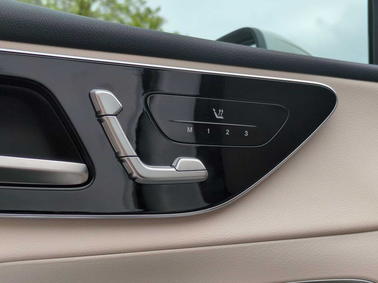 Vehicle image 34 of 38