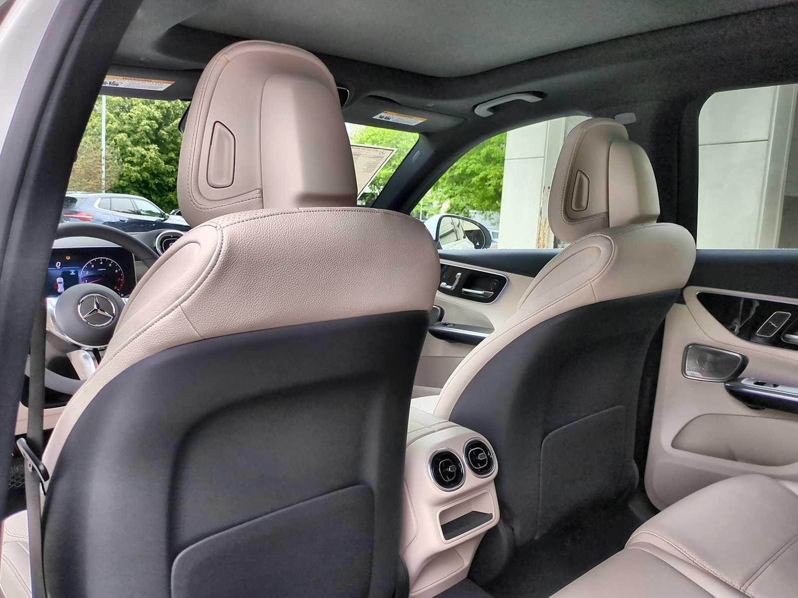 Vehicle image 29 of 38