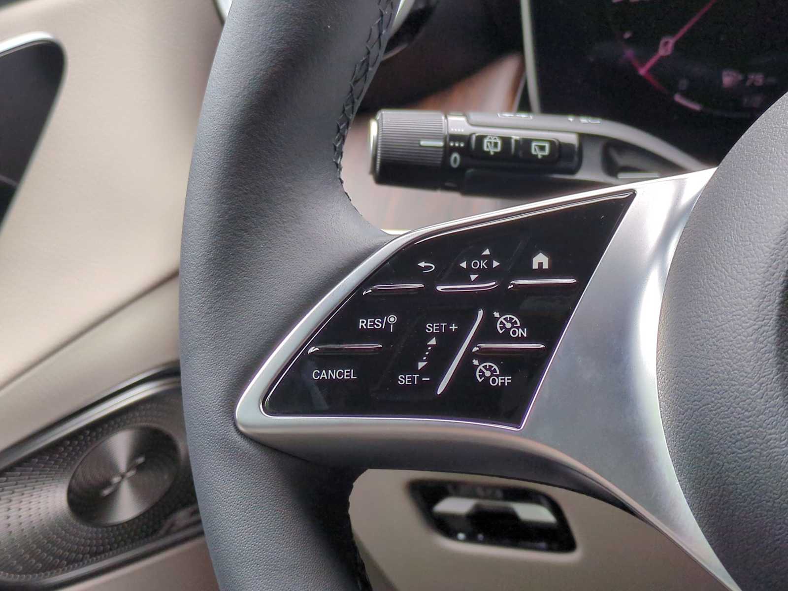 Vehicle image 27 of 38