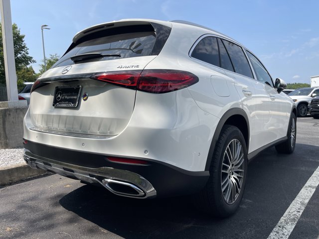 2025 Mercedes-Benz GLC 300 Image 4 of 8