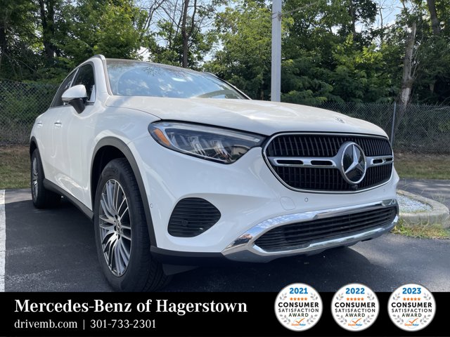 2025 Mercedes-Benz GLC 300 Image 3 of 8