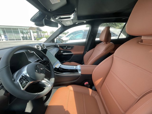 2025 Mercedes-Benz GLC 300 Image 8 of 8