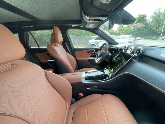 2025 Mercedes-Benz GLC 300 Image 7 of 8