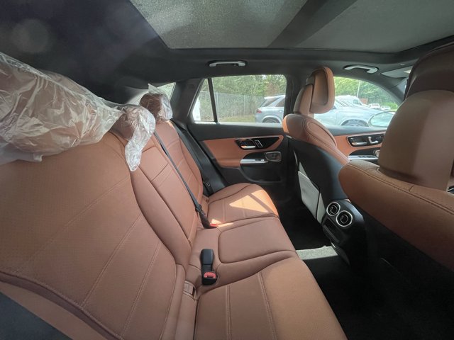 2025 Mercedes-Benz GLC 300 Image 6 of 8