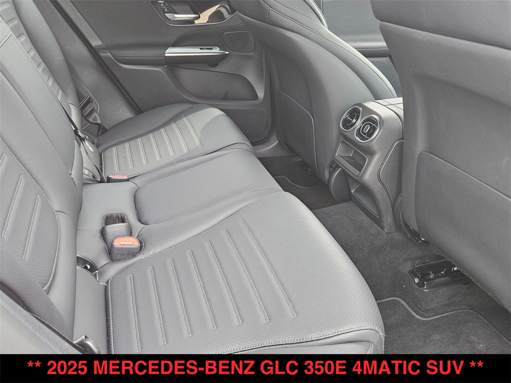 Vehicle image 11 of 22