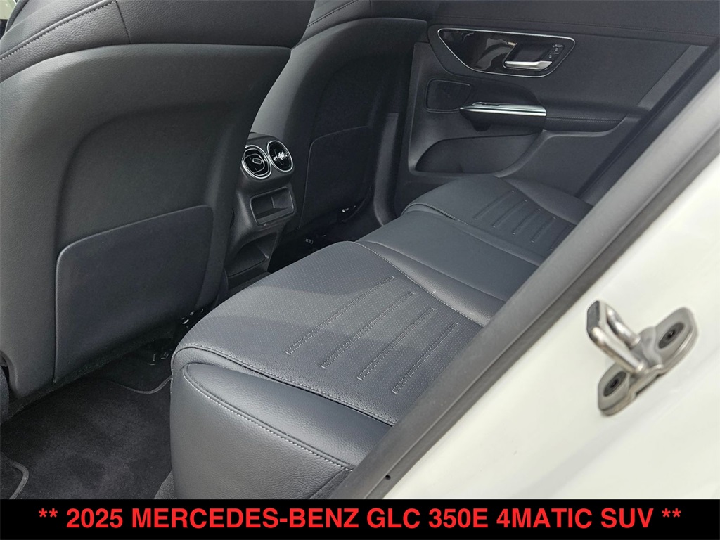 Vehicle image 13 of 22