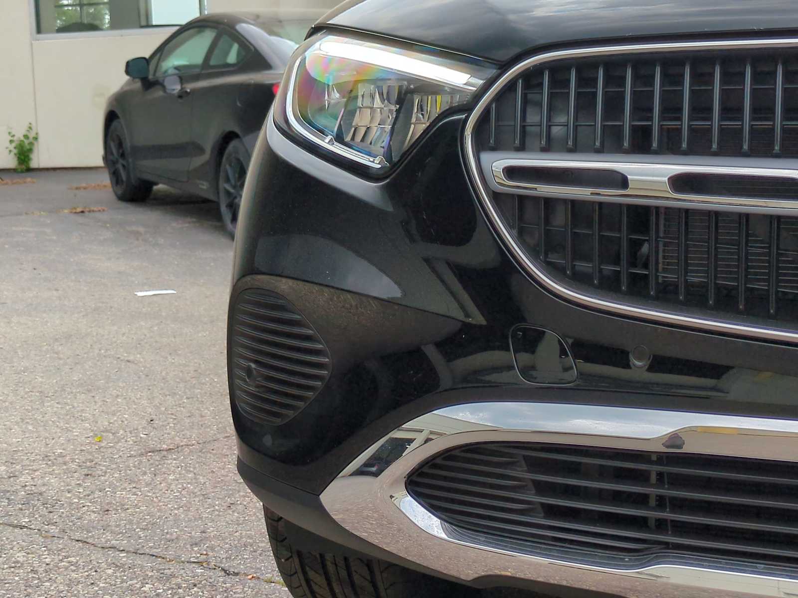 Vehicle image 25 of 36