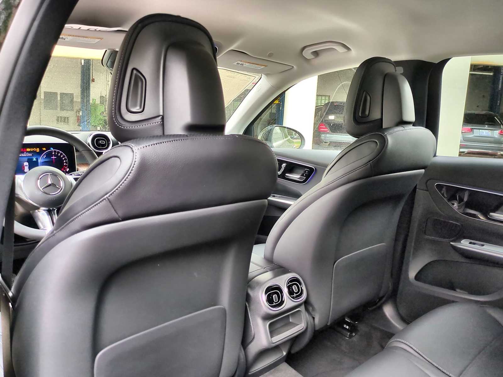 Vehicle image 34 of 36